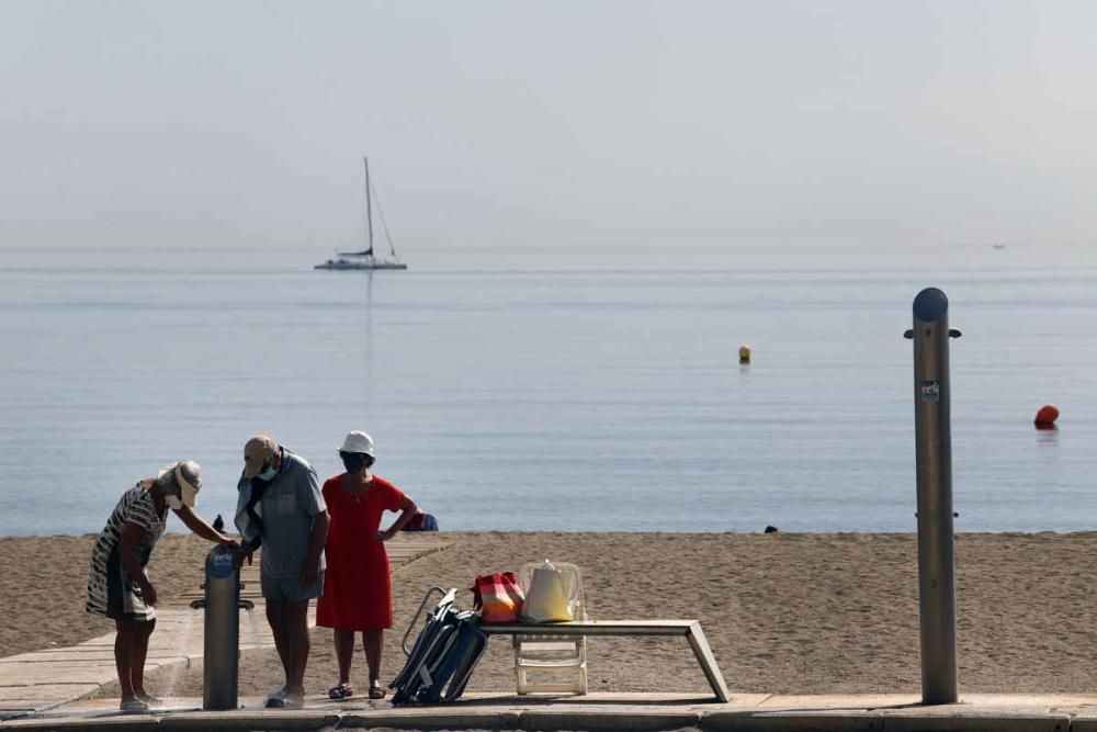 Penúltimos días de playa en Málaga capital