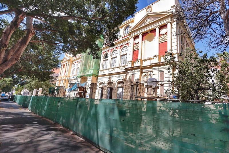 Visita a la antigua Escuela de Comercio de Santa Cruz