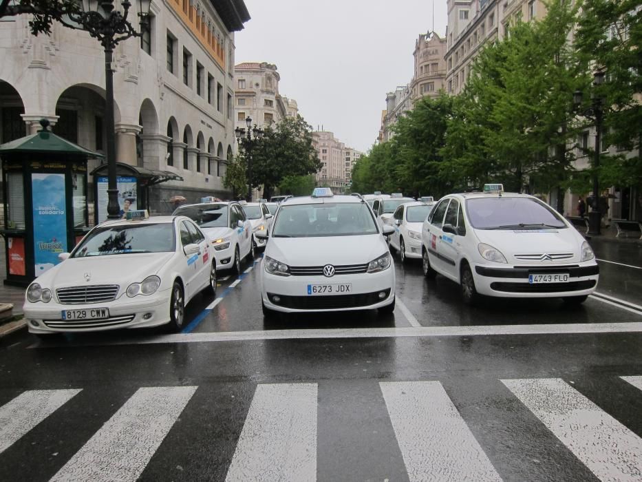 Taxis concentrados en Santander.