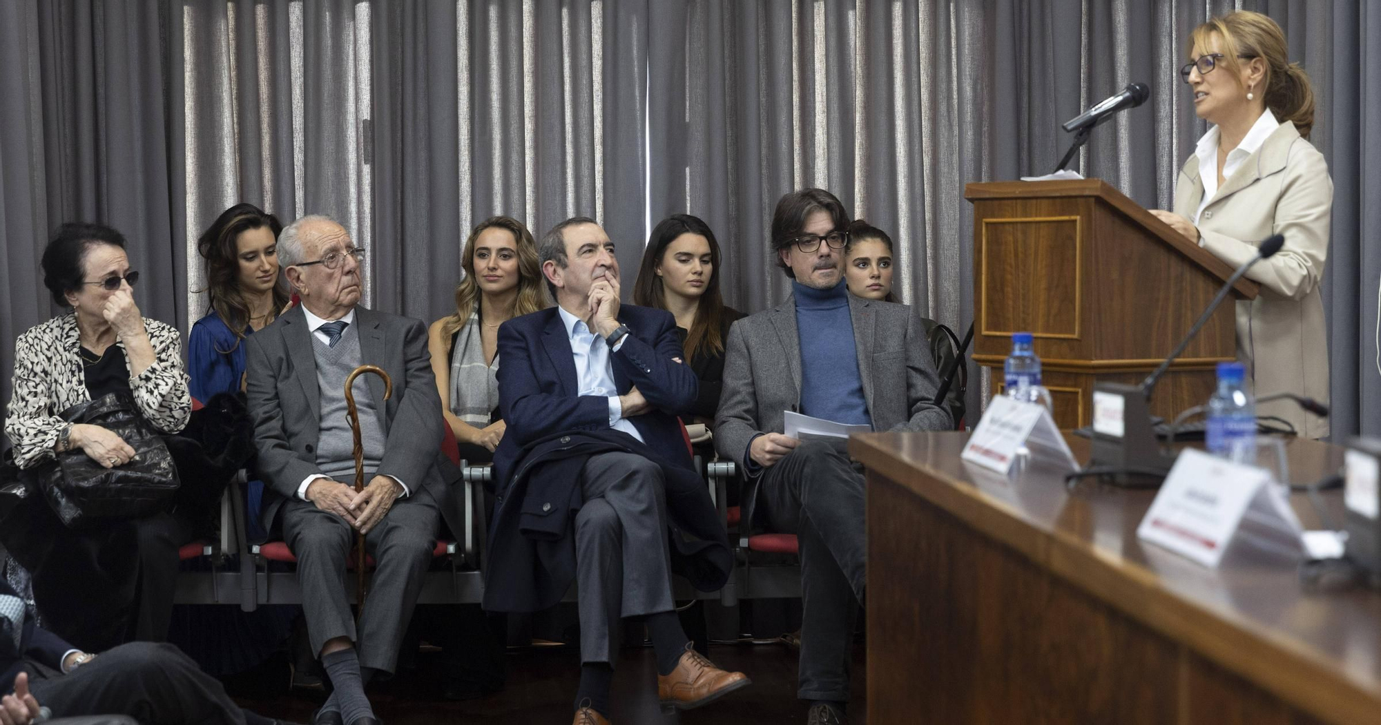 En imágenes: Obdulia Fernández recoge la Medalla de Oro de la Cámara de Oviedo