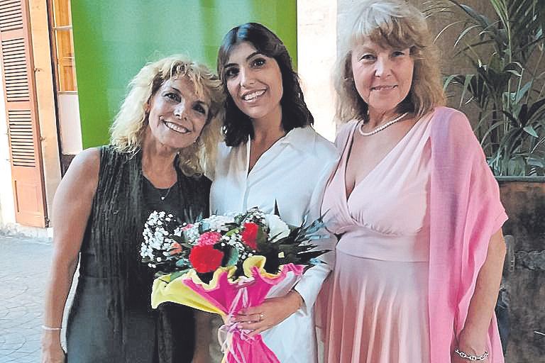 Claudia Muzzupappa, Carla Ibarra y Nina Suleeva.