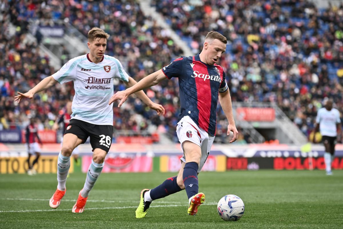 Lewis Ferguson, durante un Bolonia - Salernitana