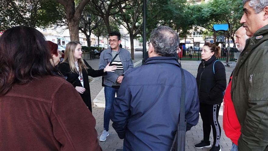 La Concejala socialista, Alicia Murillo, en la plaza Aurelio Gomollón.