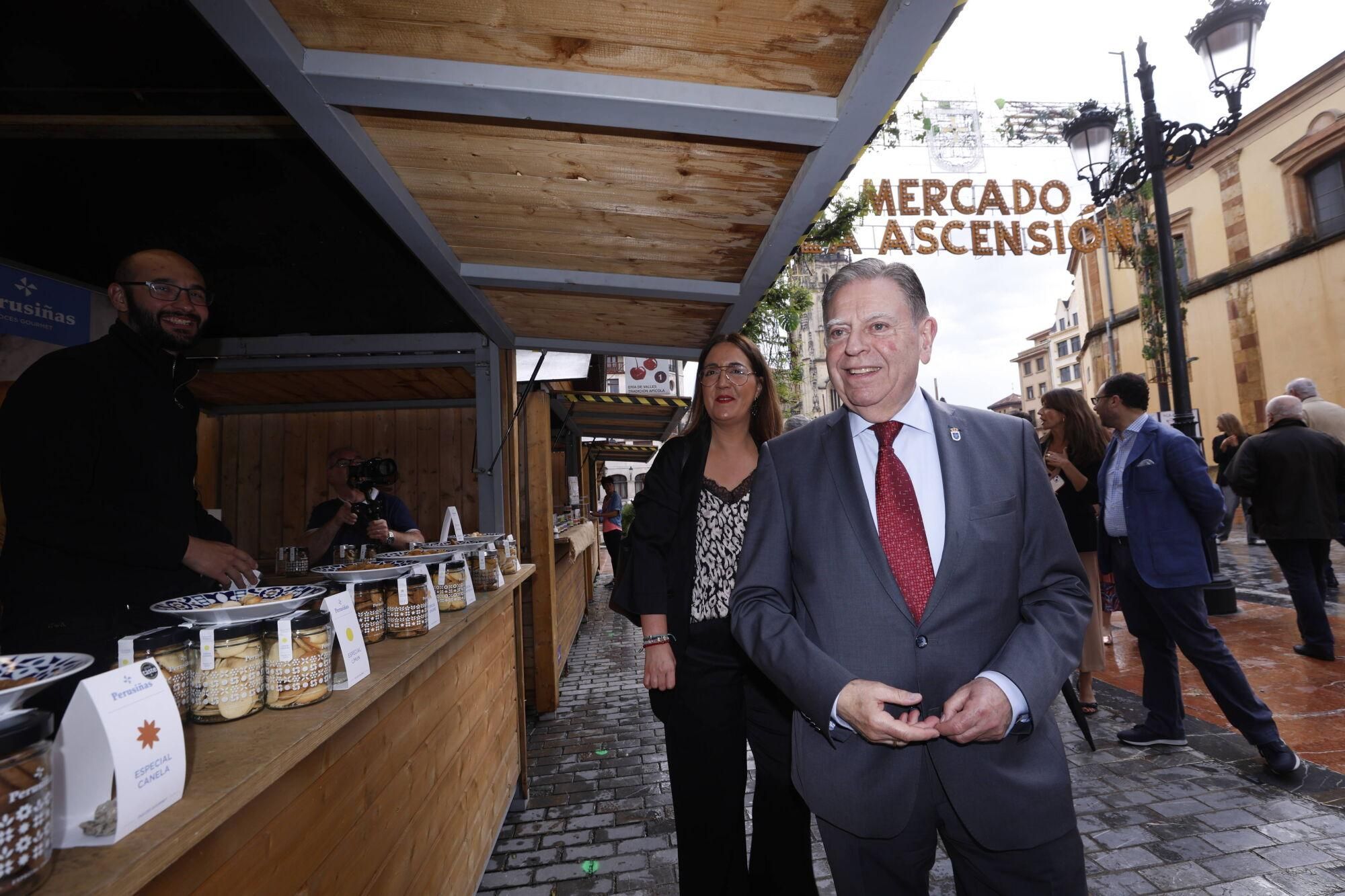 Apertura del mercadillo de la Ascensión y visita del alcalde