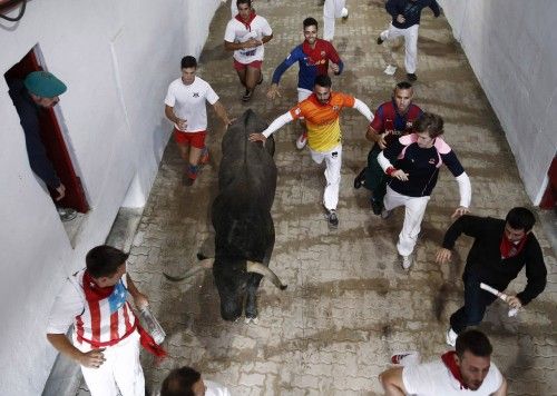 EL PEN?LTIMO ENCIERRO, EL M?S MASIVO DE ESTE A?O, SIN HERIDOS POR ASTA