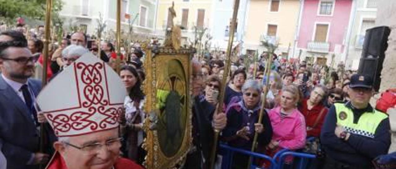 El obispo de la Diócesis Orihuela-Alicante, durante la celebración de la Santa Faz de 2015.