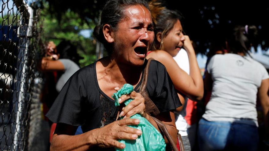 Al menos 68 muertos por un incendio en una comisaría de Venezuela