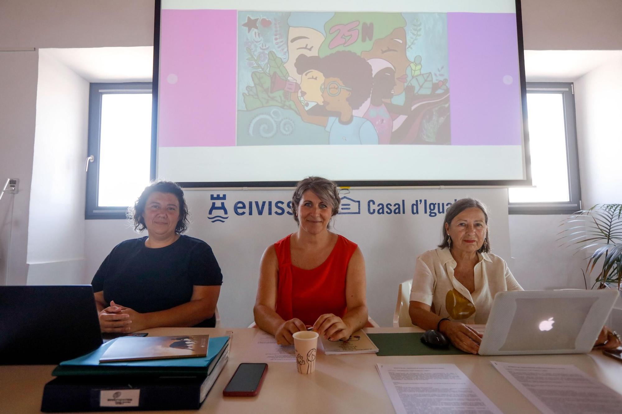 Asamblea de dones progesistas en el Casal de Igualtat