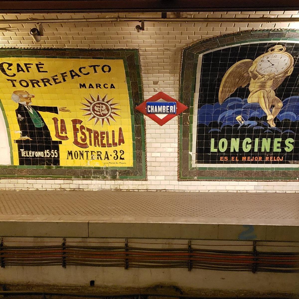 En algunos de los carteles se puede apreciar publicidad de la conocida marca de café 'Torrefacto'