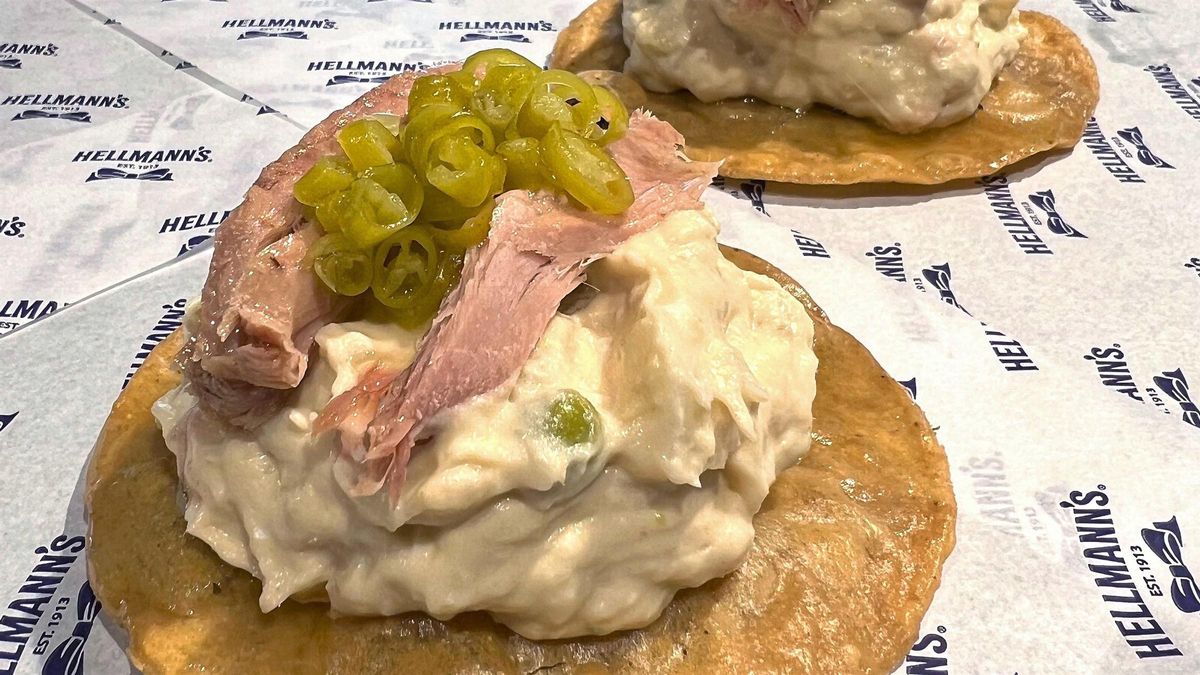 Torta de maíz crujiente con ensaladilla rusa y ventresca de atún del chef Antonio Arrabal (La Jamada, Burgos).