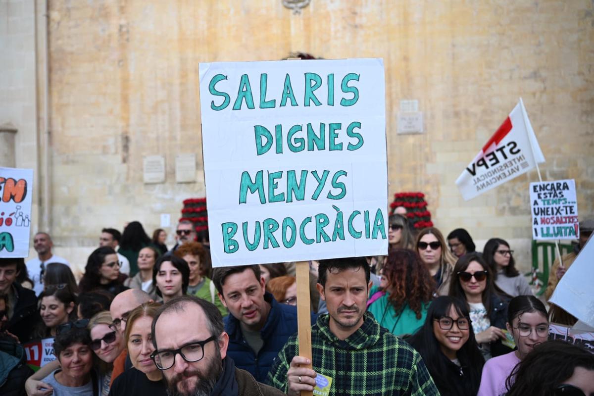 Los profesores salen a la calle en Elche