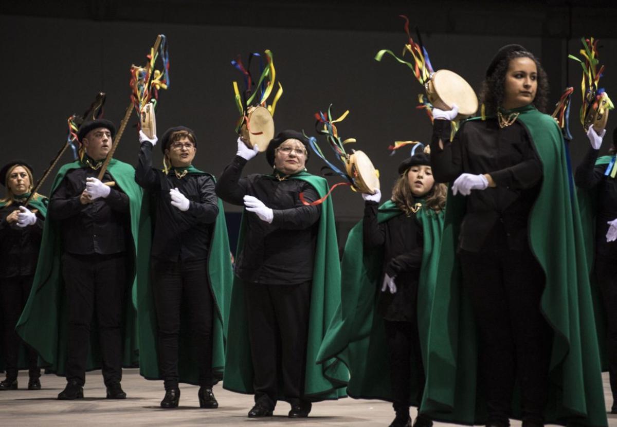 La música de las rondallas
inundará hoy As Travesas.  | FdV