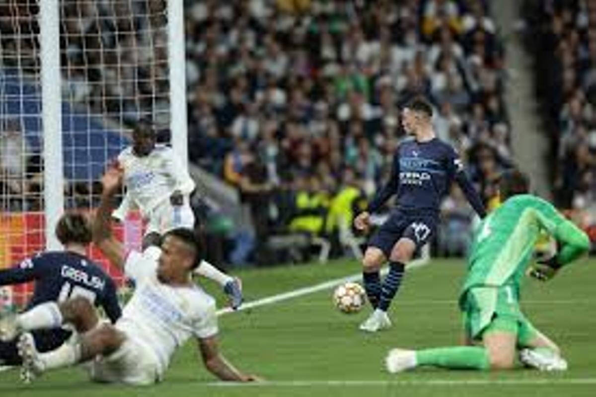 Mendy salvando bajo palos la sentencia del City