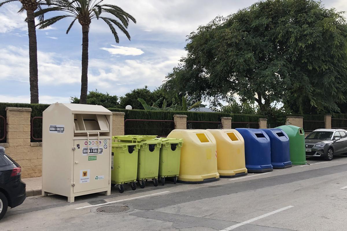 Contenedores de basura en el Colt de Mingot de Altea.