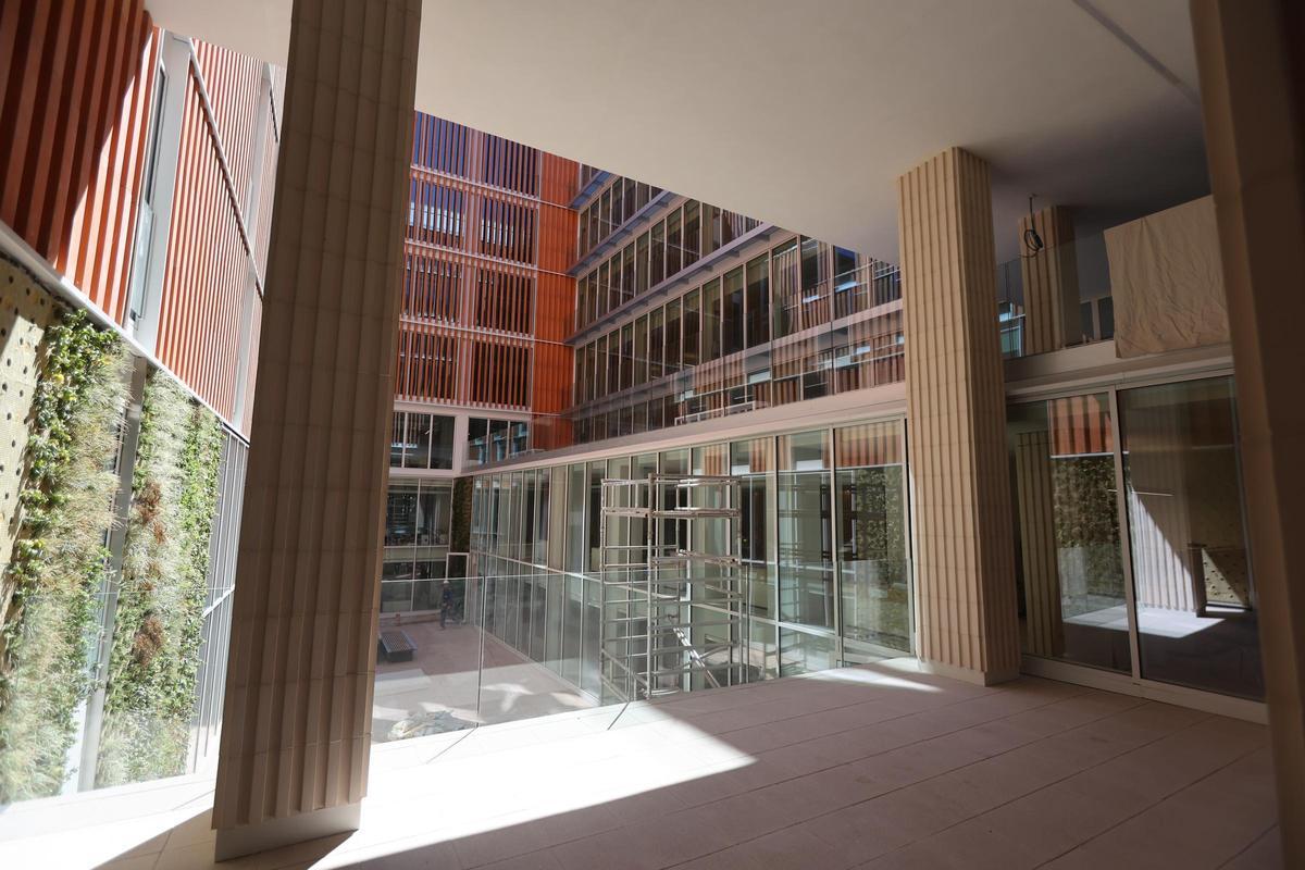 Otro detalle del interior donde predomina el cristal para dar gran luminosidad.