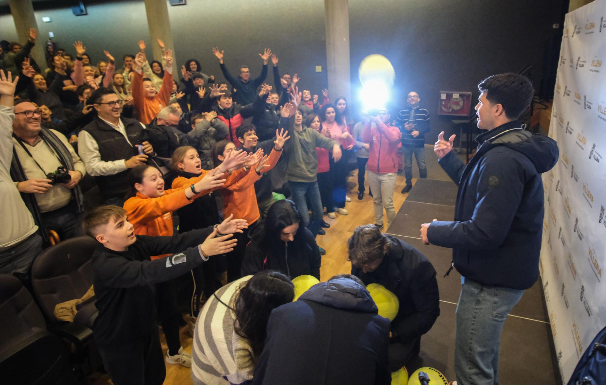 Carlos Alcaraz levanta pasiones en Villena