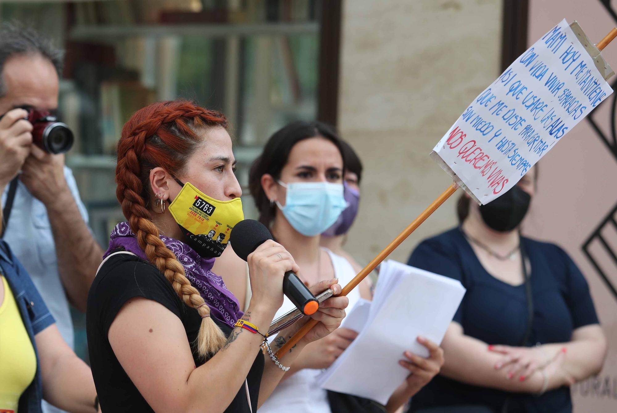 Diversos colectivos denuncian en València la "represión" de Colombia a las concentraciones por la paz