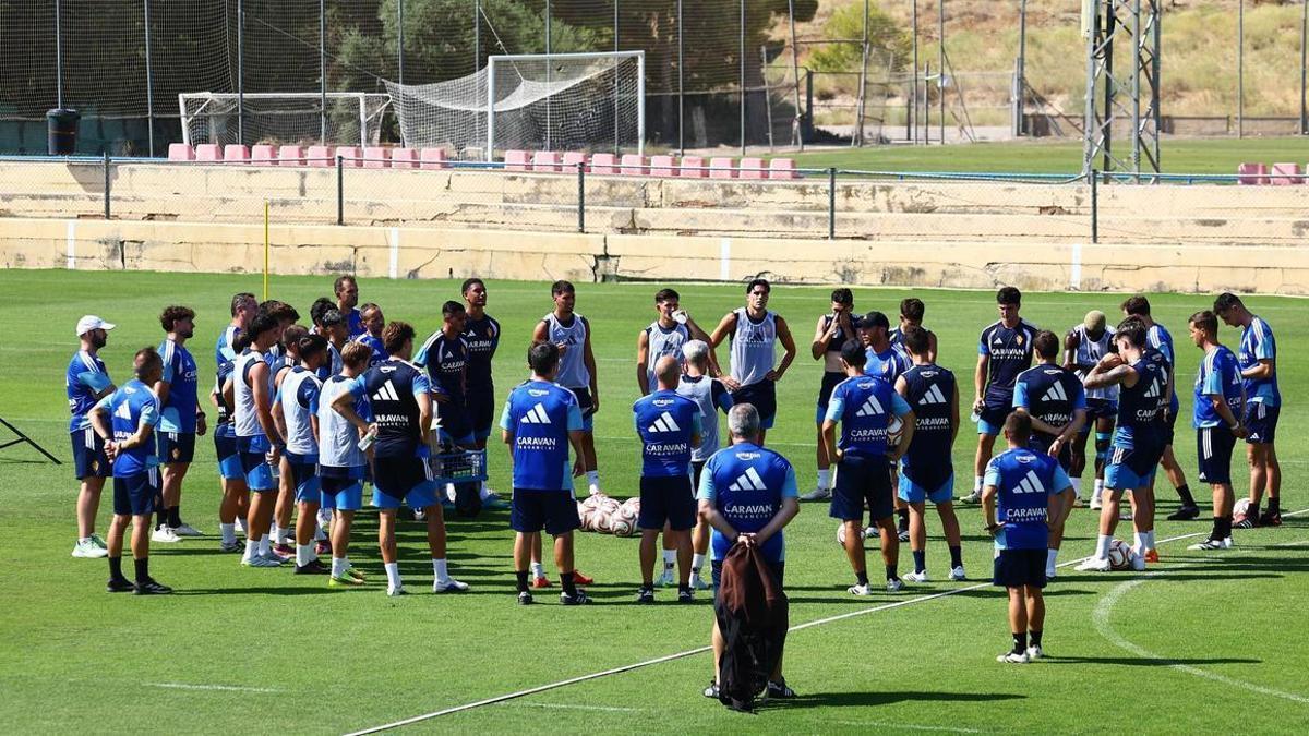 Los aficionados del Real Zaragoza opinan del proyecto en el primer entrenamiento de la pretemporada