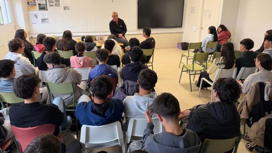 O alcalde de Nigrán imparte dúas charlas históricas no IES Proval