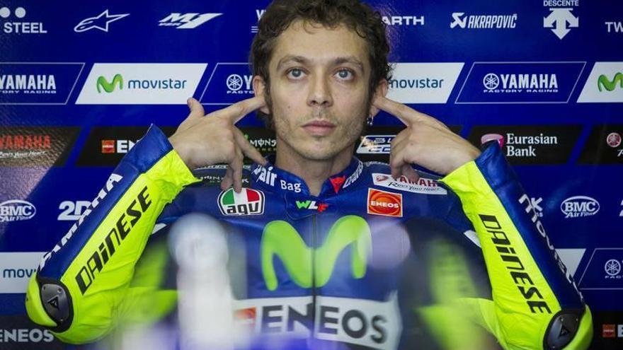 Rossi se rompe la tibia y el peroné tras una caída de moto