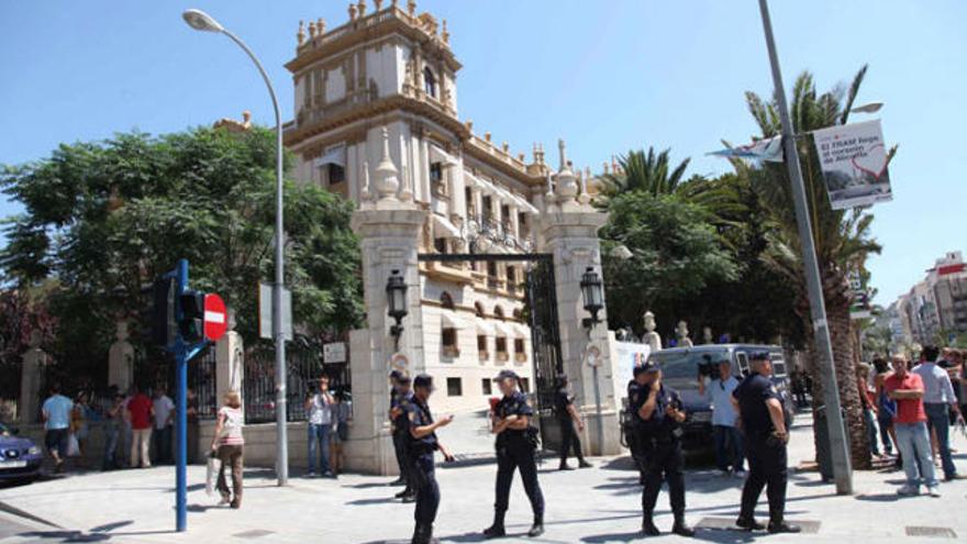 Imagen del registro que realizó la Policía el pasado verano en la sede de la Diputación Provincial de Alicante.
