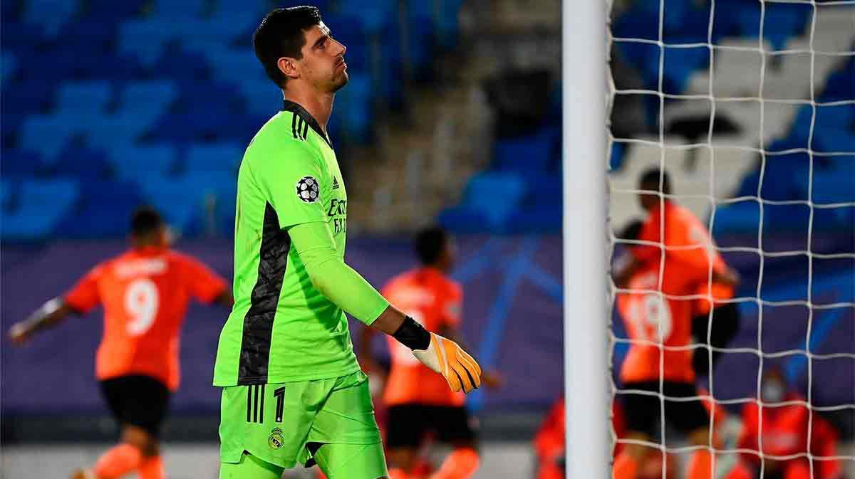 Courtois, solo ante el peligro