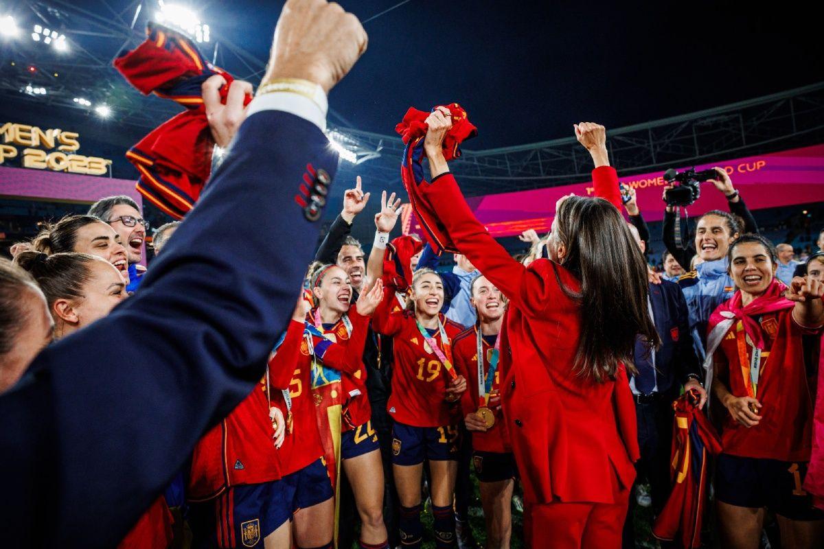 La reina Letizia celebra la victoria de España en el mundial de fútbol