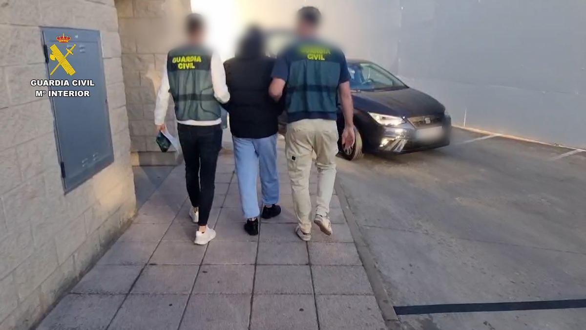 Detenidas tres personas por cometer al menos 38 robos en viviendas, varios de ellos en Galicia