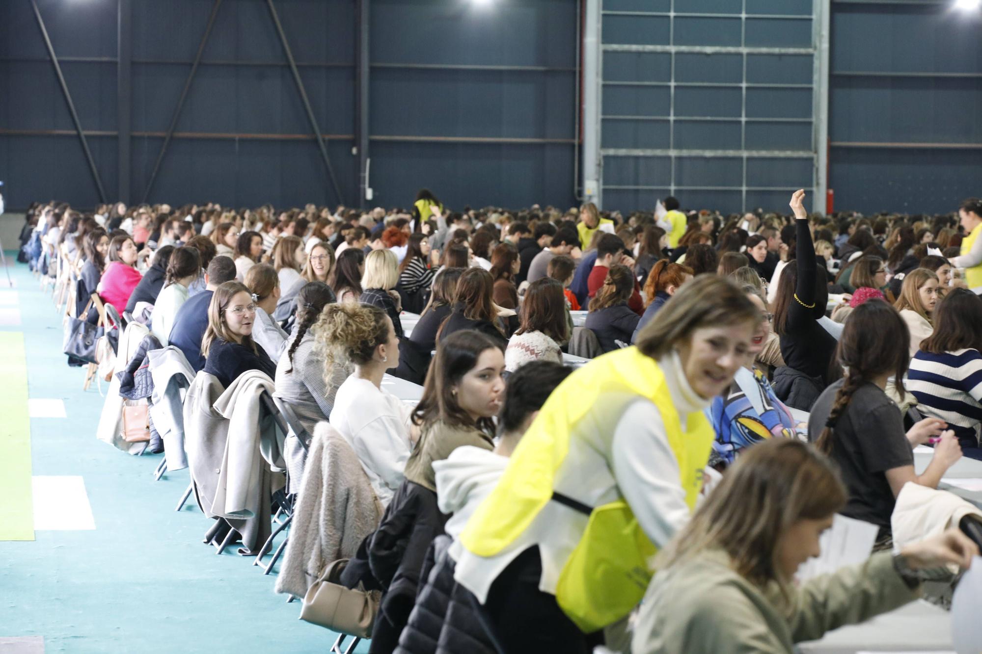 Miles de personas participan en la macrooposición de la sanidad pública asturiana.