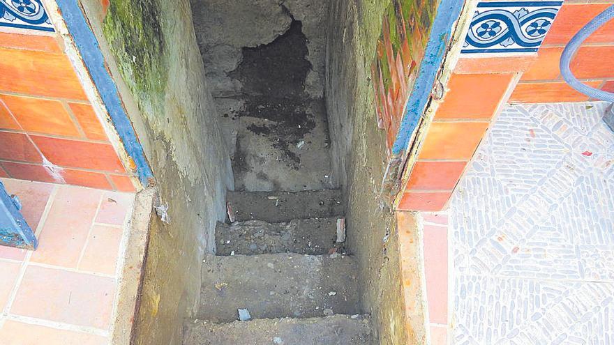 Entrada al refugio ubicado en el patio de una vivienda particular en Electromecánica.