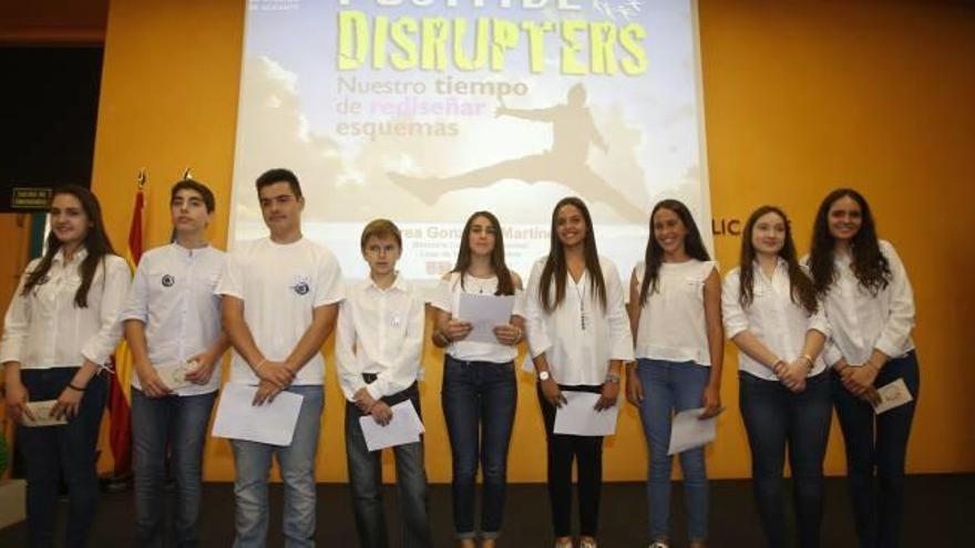 Jóvenes participantes en el proyecto de app turística a través de las emociones ayer en la presentación en el Marq.