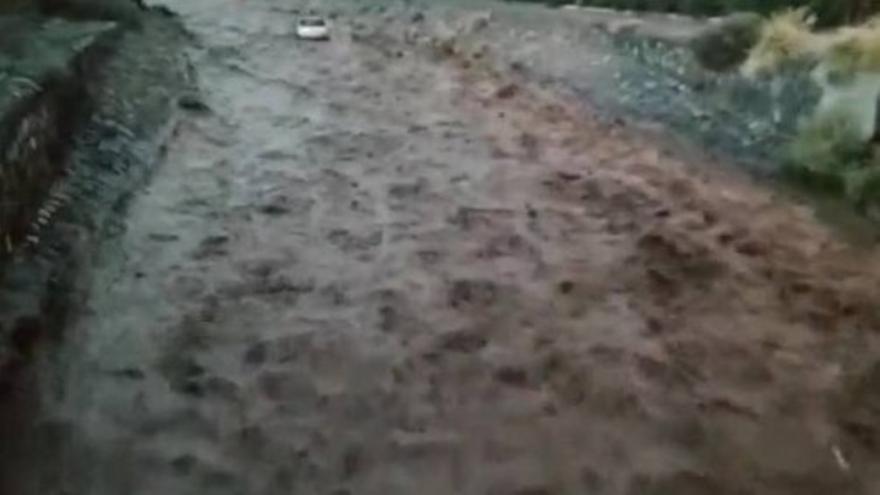 Coches arrastrados en Ojos de Garza