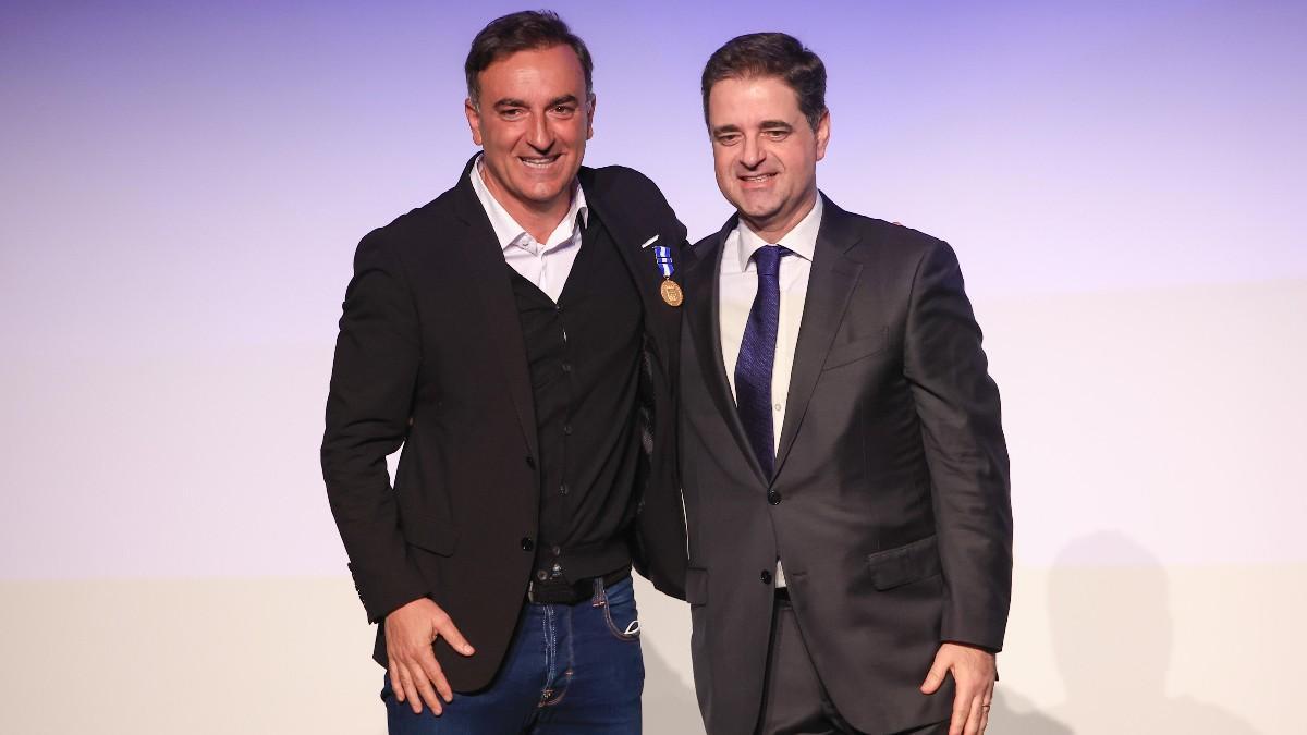 El técnico Carlos Carvalhal recibe la Medalla de Oro de Braga