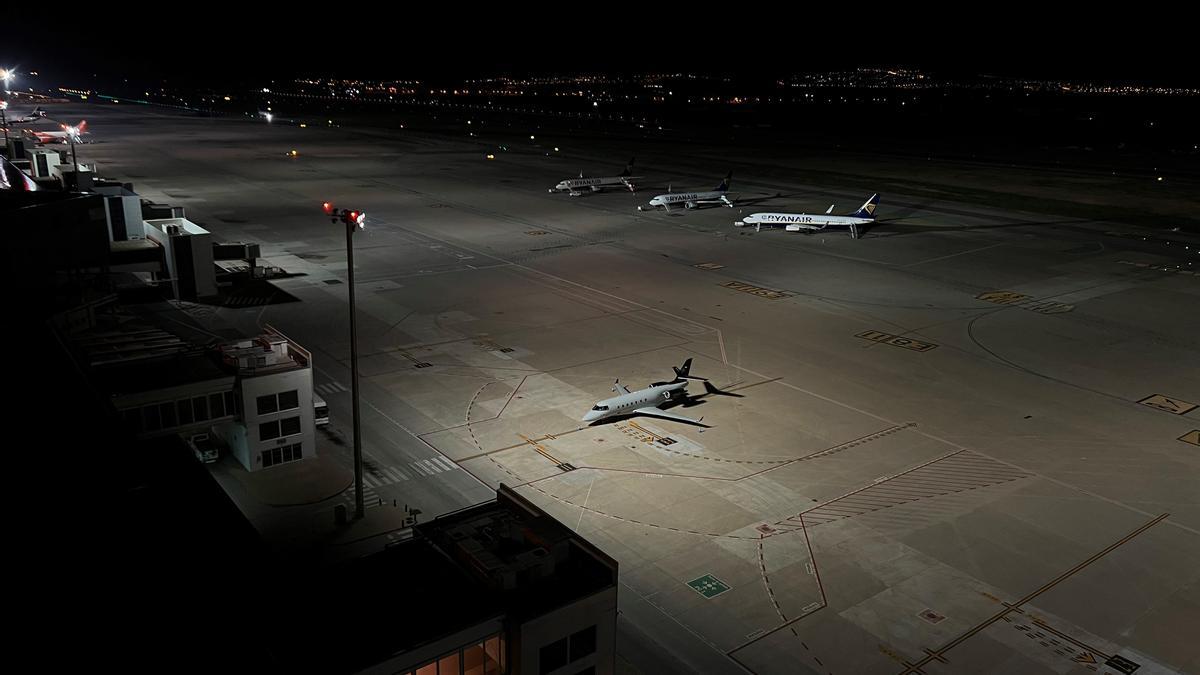 La pista del aeropuerto, con el nuevo sistema de iluminación por zonas