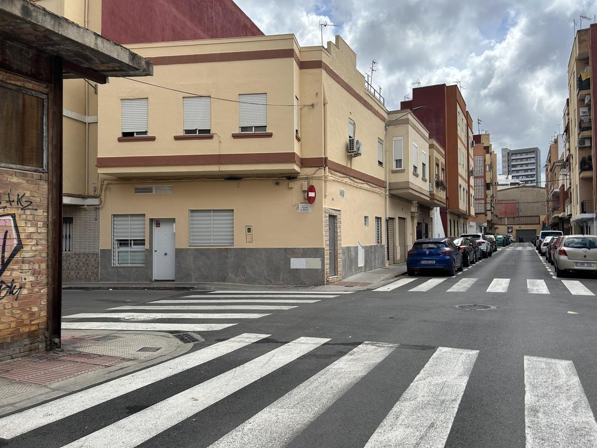 Antigua tienda multiprecio, cuyo bajo es ahora una vivienda