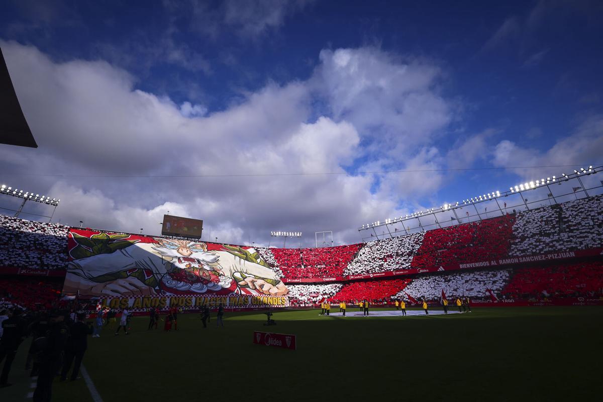Vista general durante el partido de fútbol de la liga española, LaLiga EA Sports, disputado entre el Sevilla FC y el Real Betis en el estadio Ramón Sánchez-Pizjuán