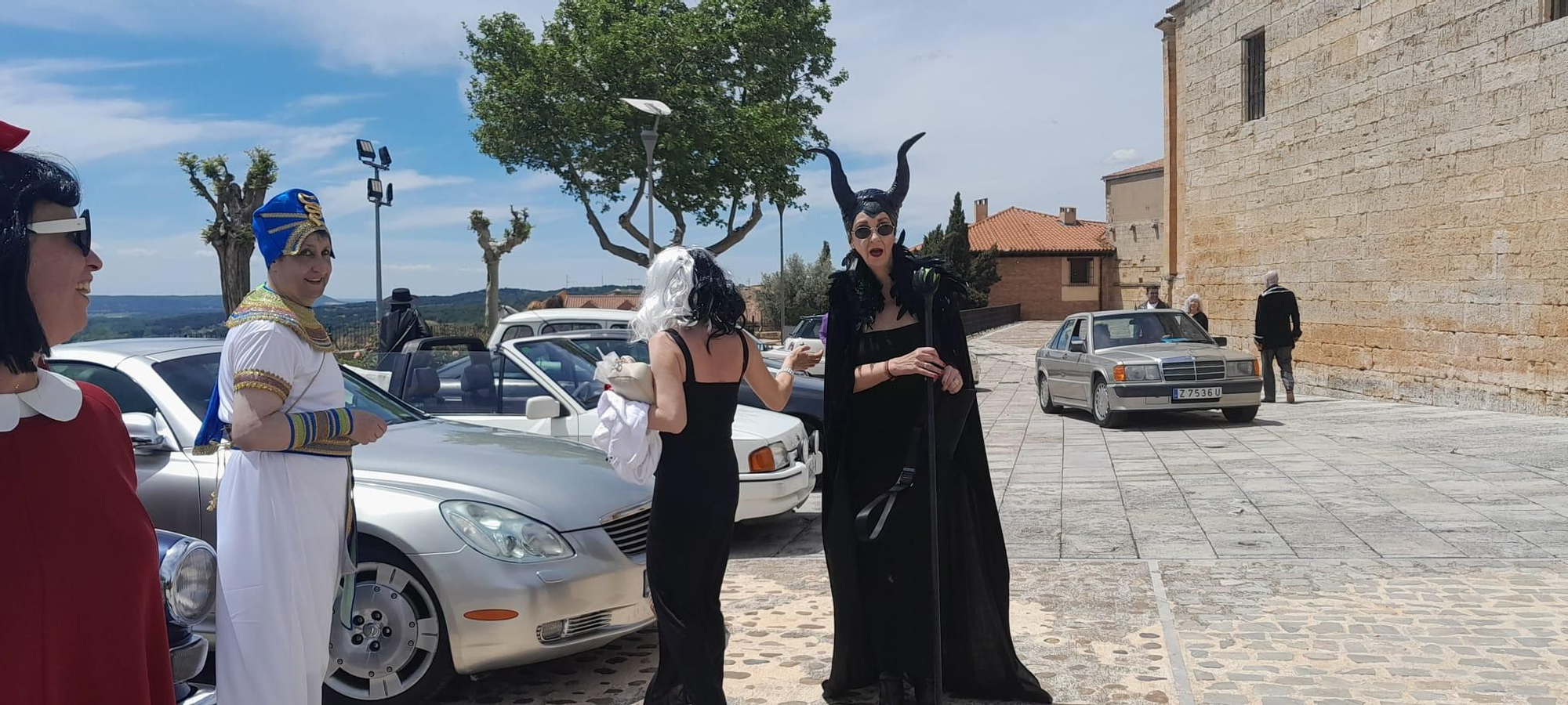 GALERÍA | Reunión de coches clásicos y fiesta de disfraces en Toro