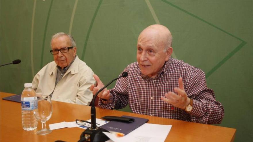 Javier Lostalé presenta su nuevo libro de poemas