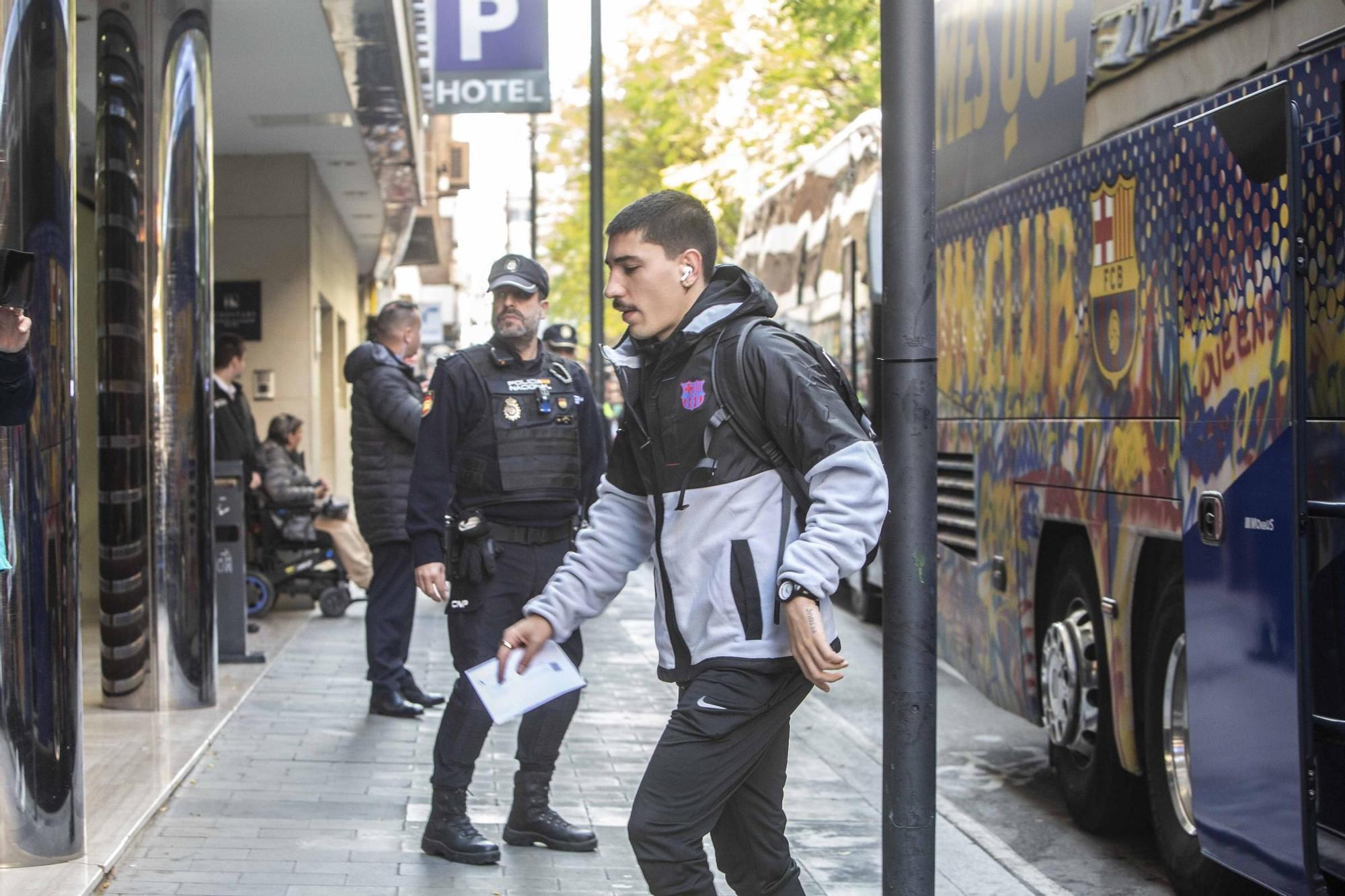 Gran expectación en Alicante por la llegada del Barça