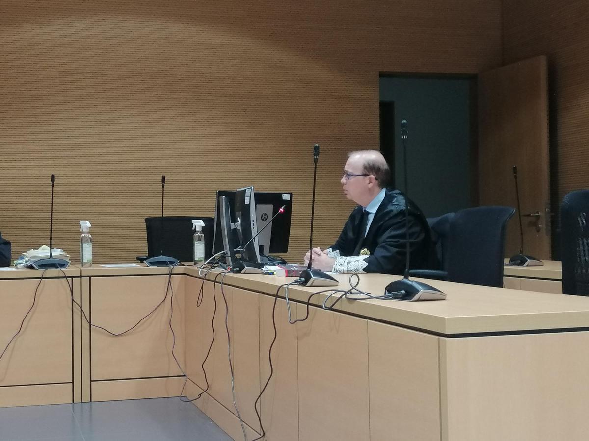 El fiscal, Luis Estévez, durante el juicio celebrado ante la Audiencia Provincial de Las Palmas.