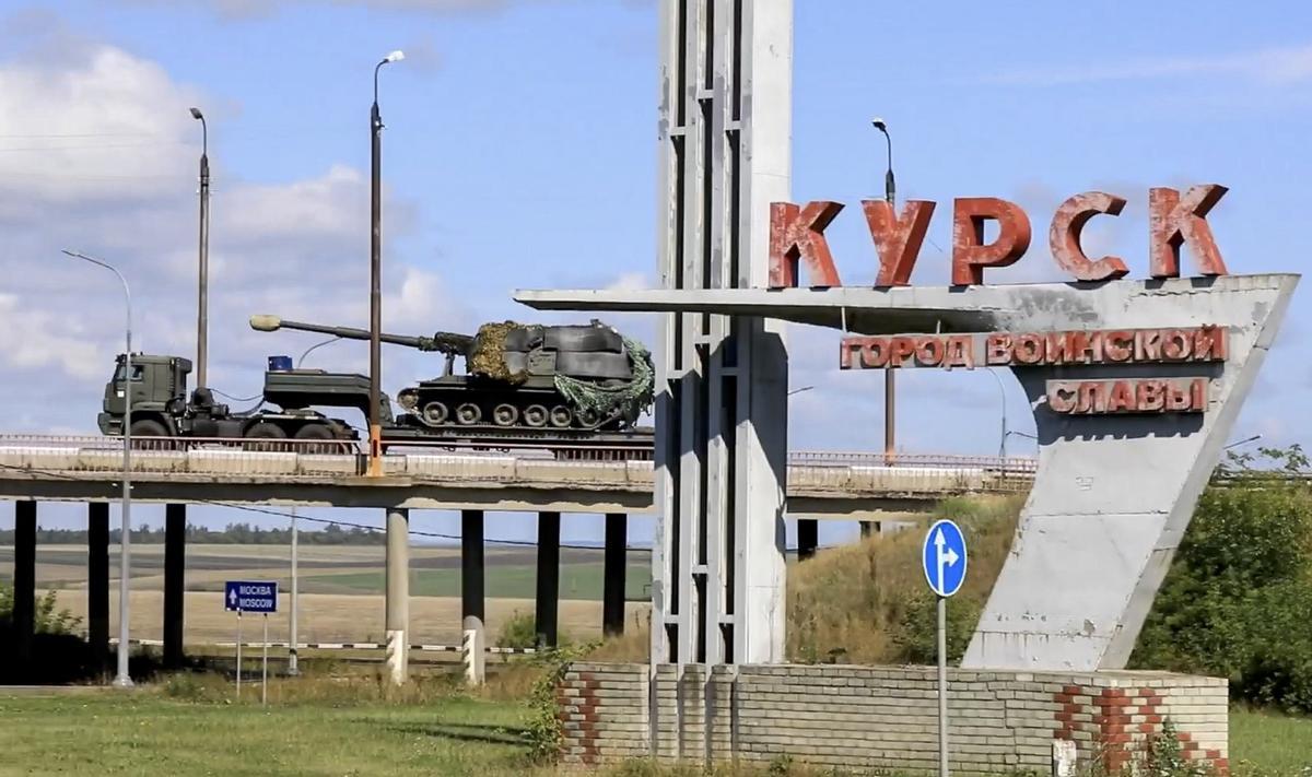 Imagen de una captura de un vídeo donde se muestra el despliegue militar ruso en Kursk para hacer frente a la incursión ucraniana