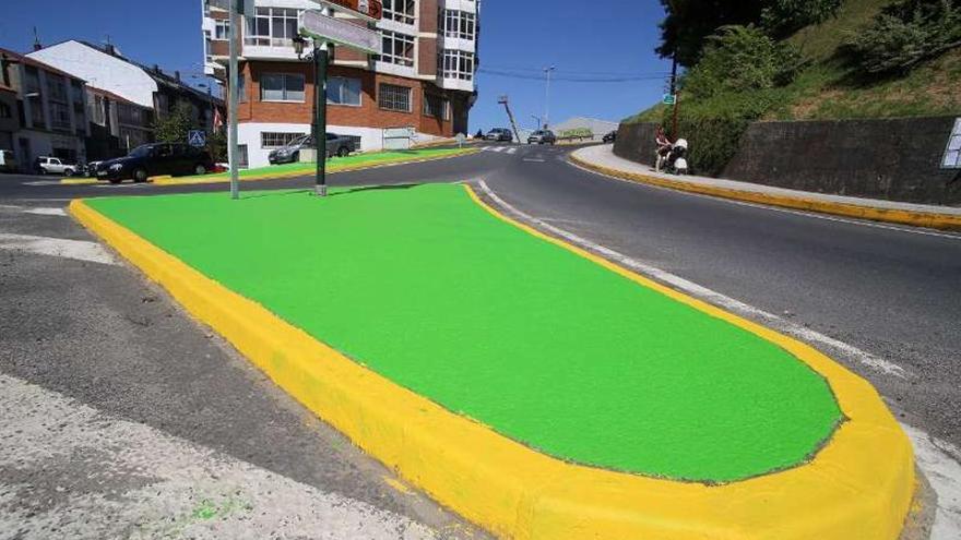 Pintado de varias isletas del casco urbano de Lalín