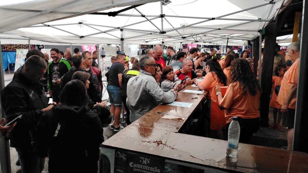 Entre lluvia y motos clásicas: así arranca la concentración internacional del Lago de Sanabria
