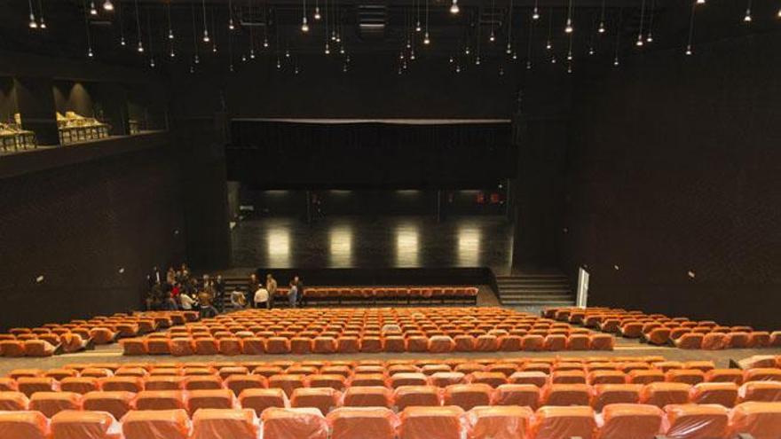 Vista desde el patio de butacas del teatro.