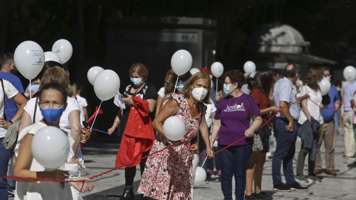 Manifestación de las entidades sociales en 2020 contra los recortes del Principado.