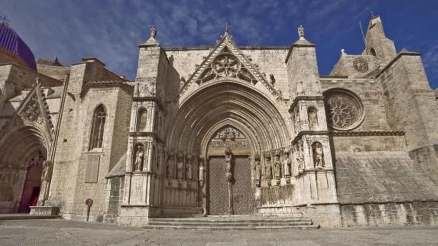 Morella trabaja en la restauración de la portada de la Basílica Arciprestal