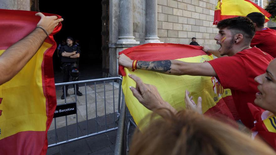 Gritos aislados contra mossos durante la marcha