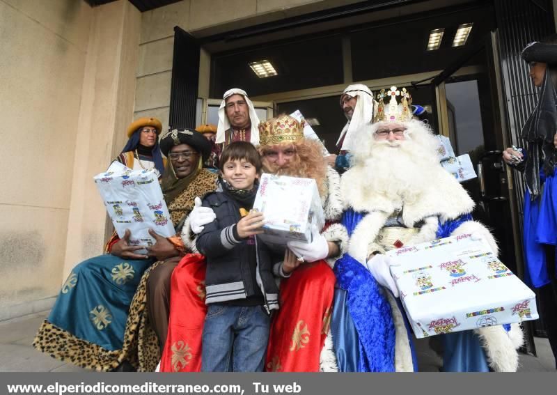 Los Reyes Magos repartieron regalos e ilusiones en Castellón