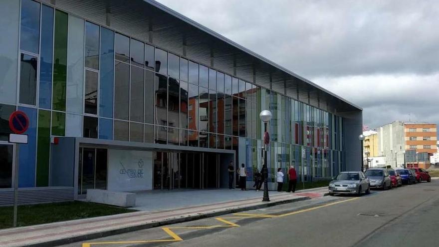 Vista de la fachada del nuevo centro de salud de Vilarrodís en su primer día de funcionamiento.