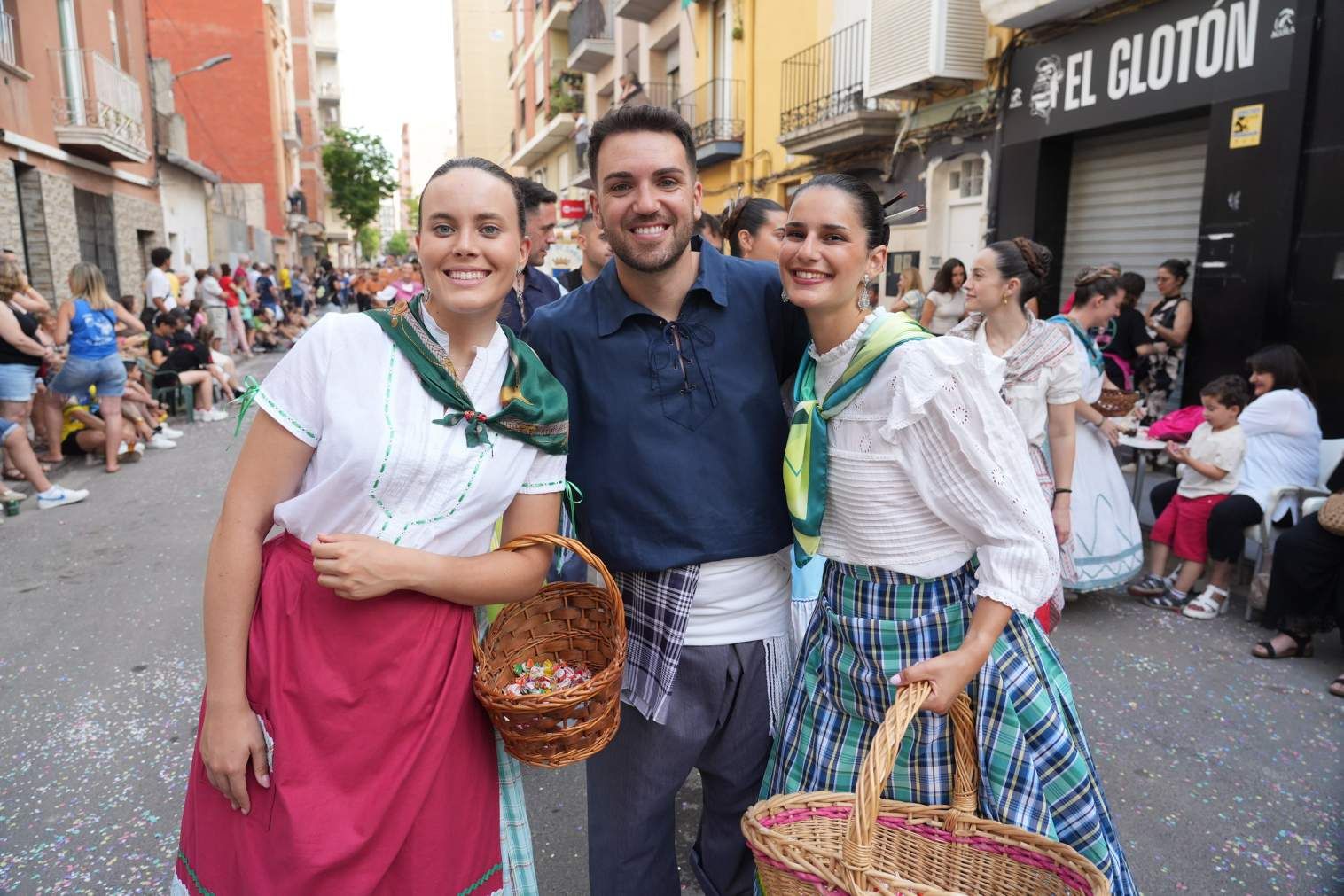 El Grau da inicio a las fiestas de Sant Pere con pólvora, bous y música